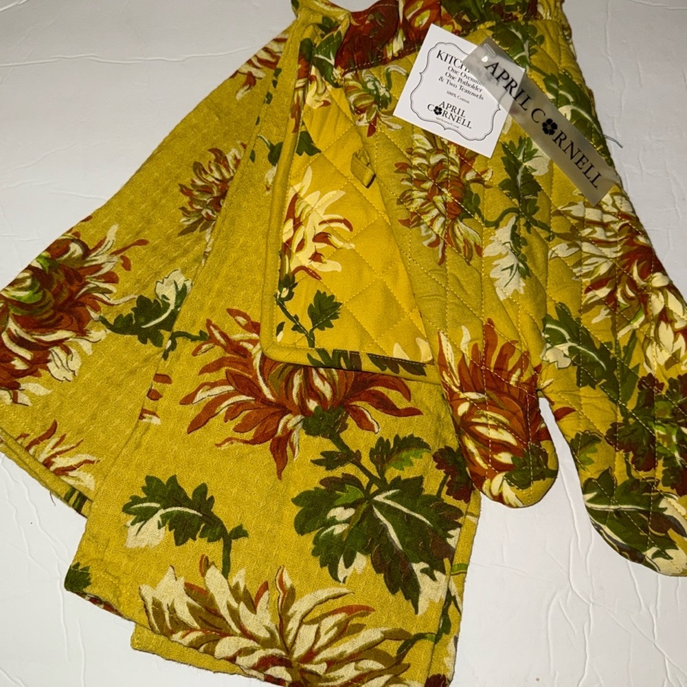 April Cornell 4 Piece Set Cotton Ovenmitt Potholder 2 Tea Towels Gold Floral